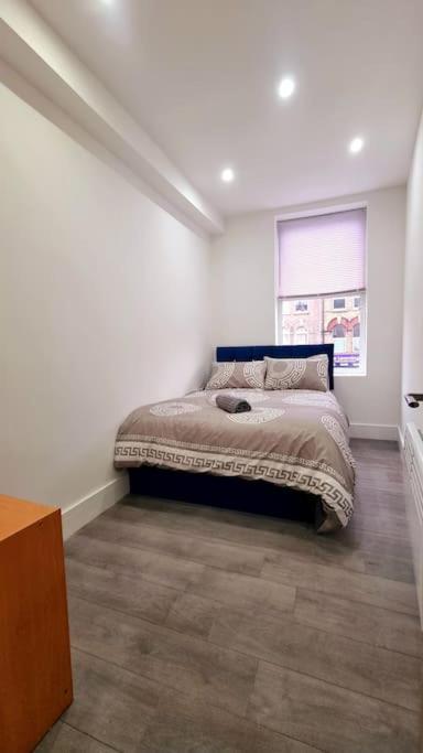 2 Bed Cosy Flat Close To Bus & Tube Station London Eksteriør billede