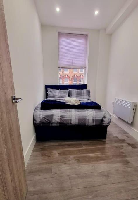 2 Bed Cosy Flat Close To Bus & Tube Station London Eksteriør billede