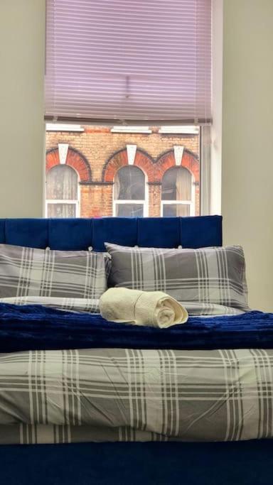 2 Bed Cosy Flat Close To Bus & Tube Station London Eksteriør billede