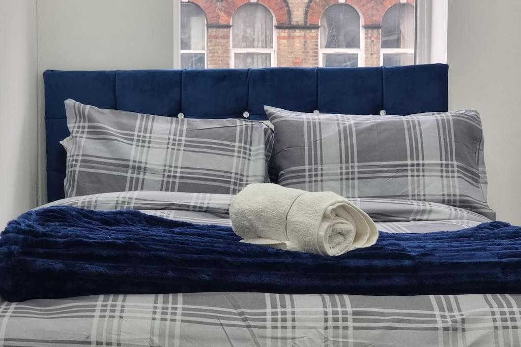2 Bed Cosy Flat Close To Bus & Tube Station London Eksteriør billede